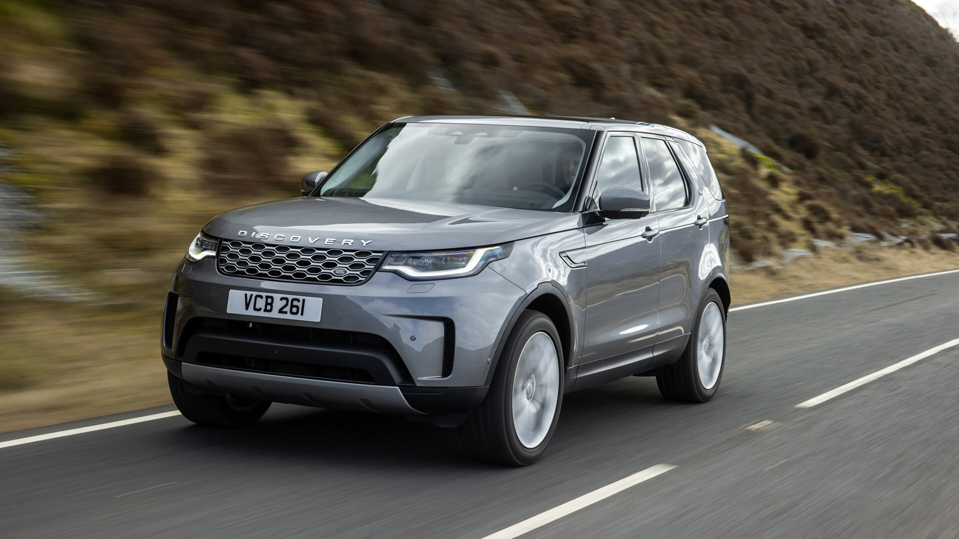 Land Rover Discovery получил новую флагманскую версию и более мощный дизель