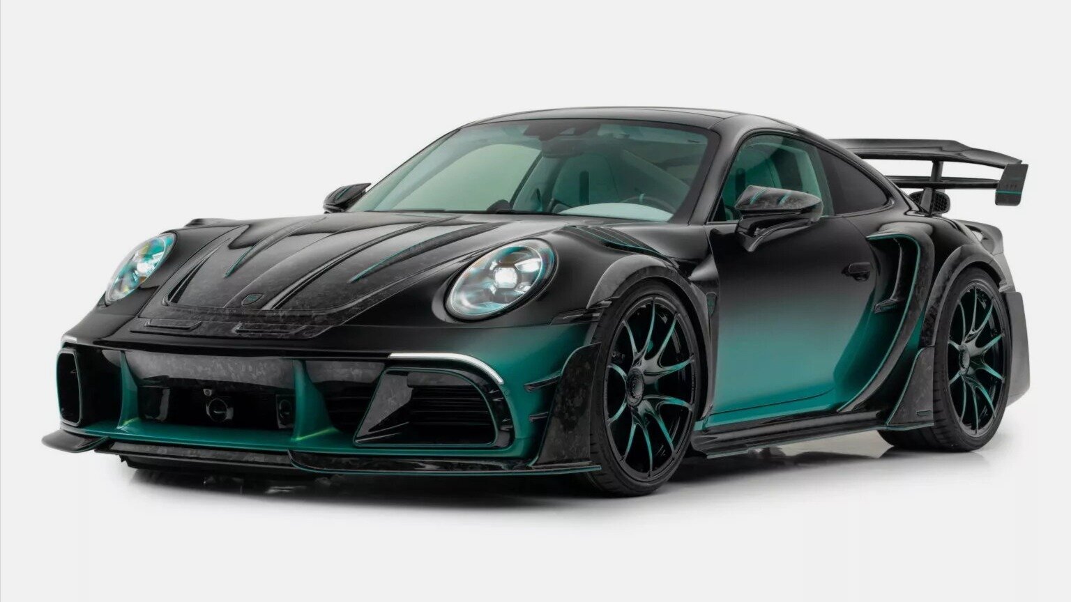 Porsche 911 доработали в ателье Mansory: 900 сил и карбоновый обвес