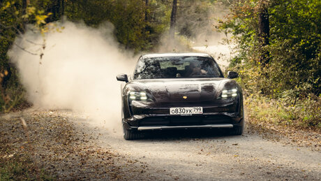 Всепогодный: 6 фактов про Porsche Taycan Cross Turismo после первого теста