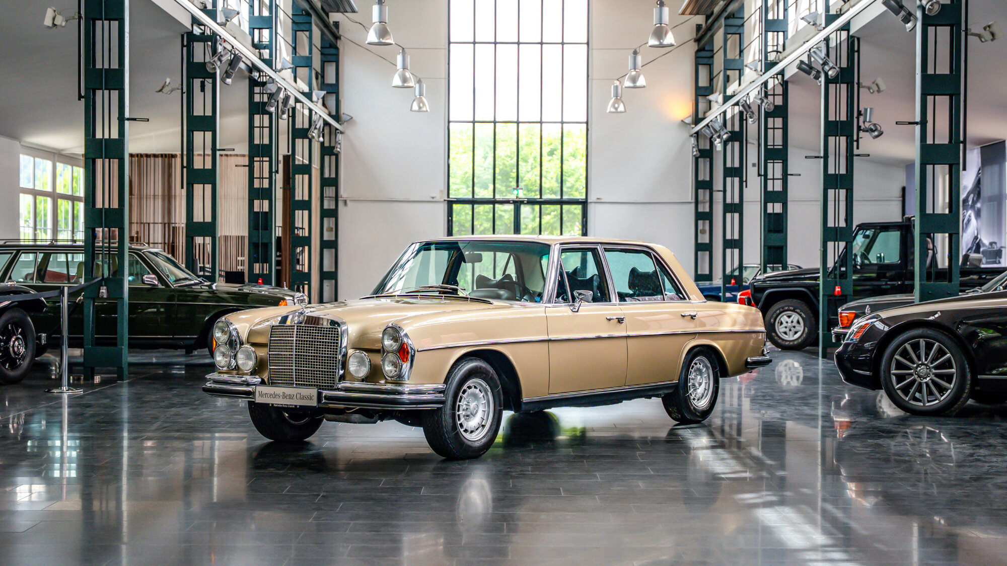 Папа суперлимузинов: история Mercedes-Benz W108 и W109, которые запустили S-класс