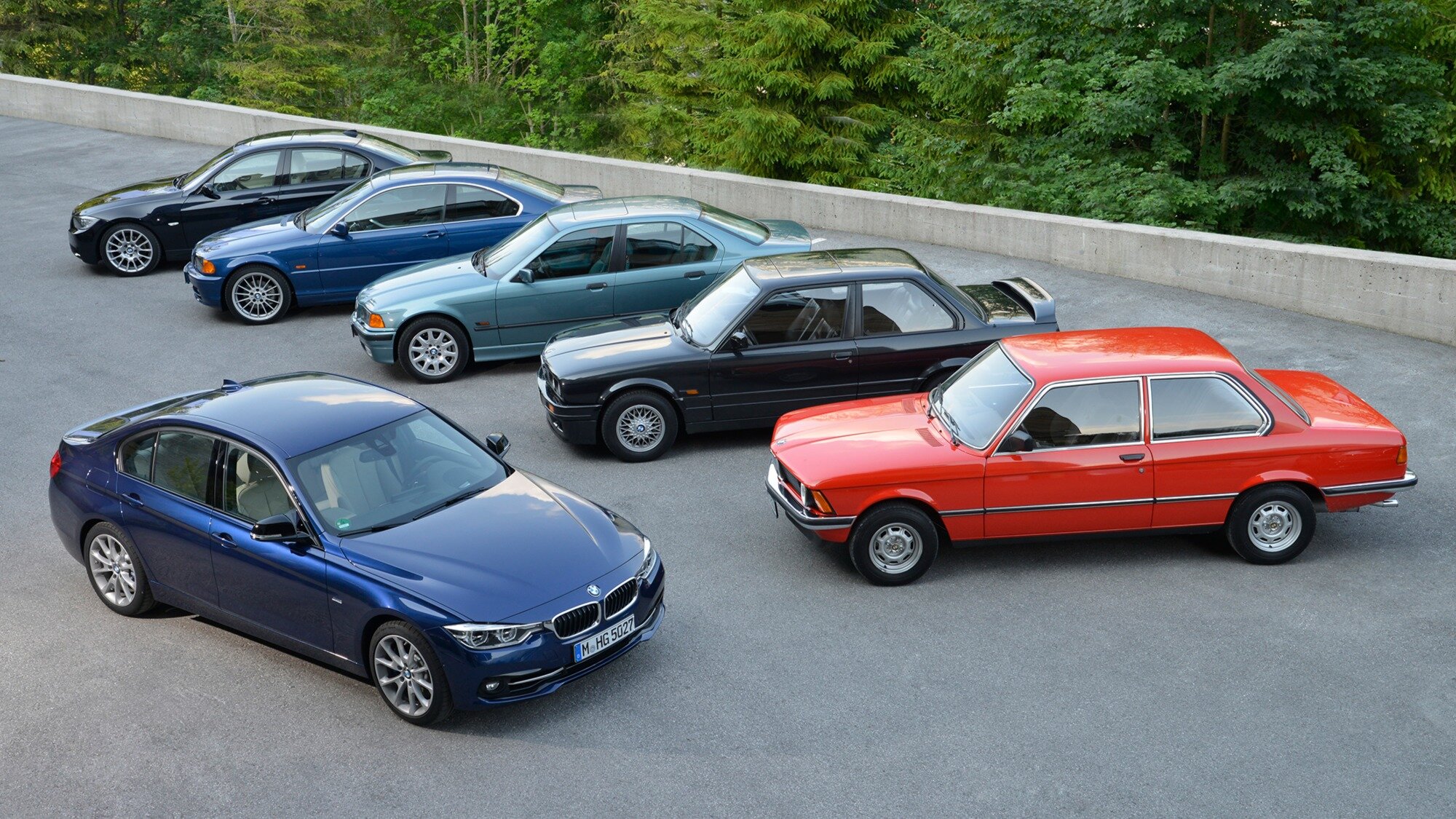 От фирменного кокпита до рекламных войн: интересные факты о BMW 3 серии