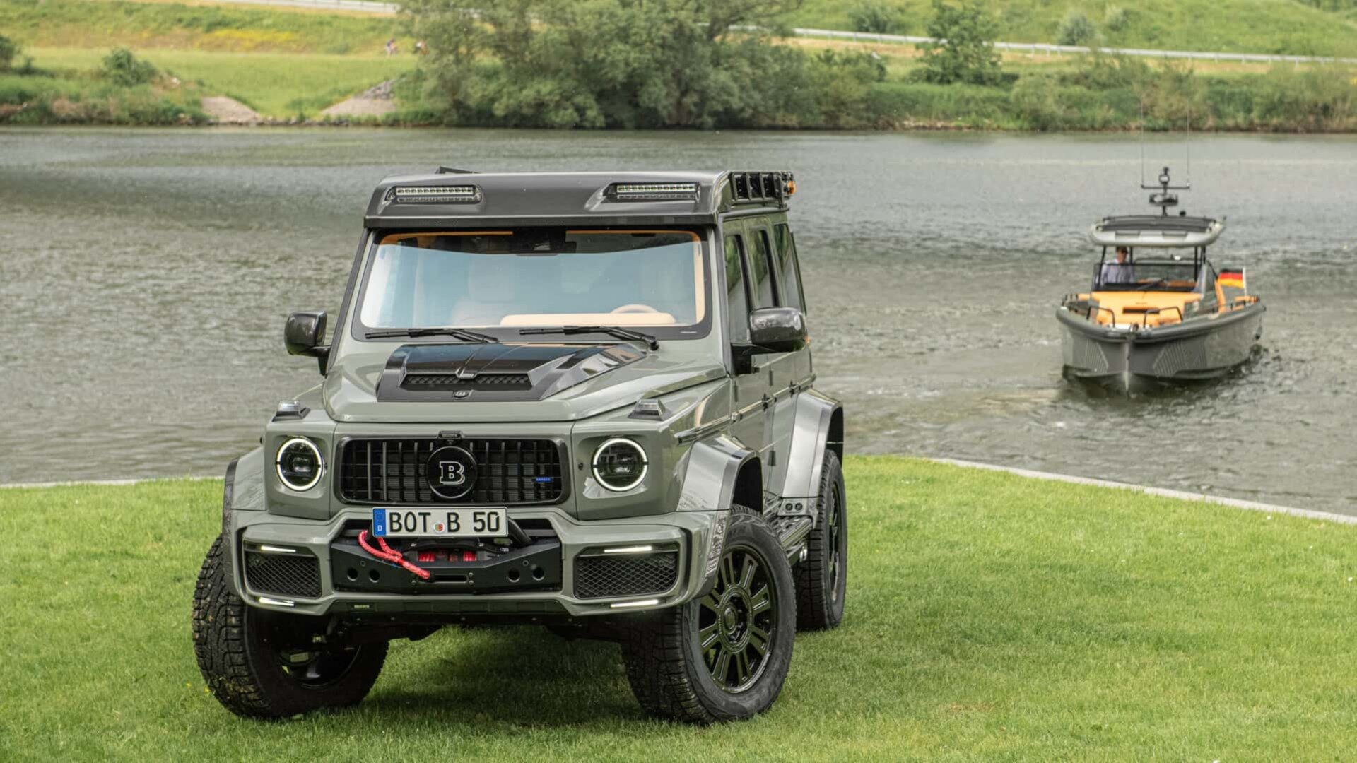Brabus предлагает комплект из Гелика, катера и элитных часов за 1,4 миллиона евро
