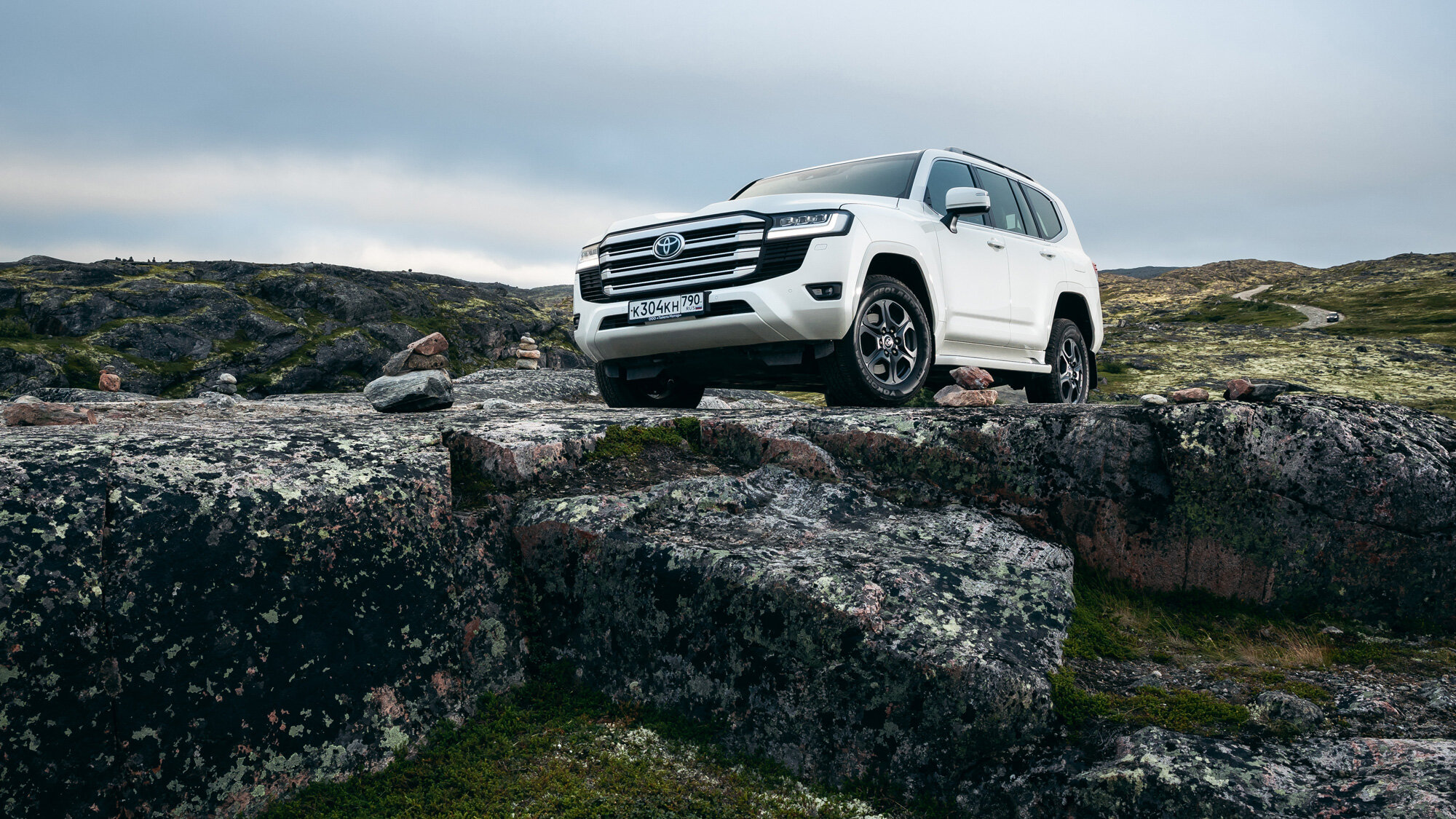 Первый тест Toyota Land Cruiser 300. Старикам здесь не место