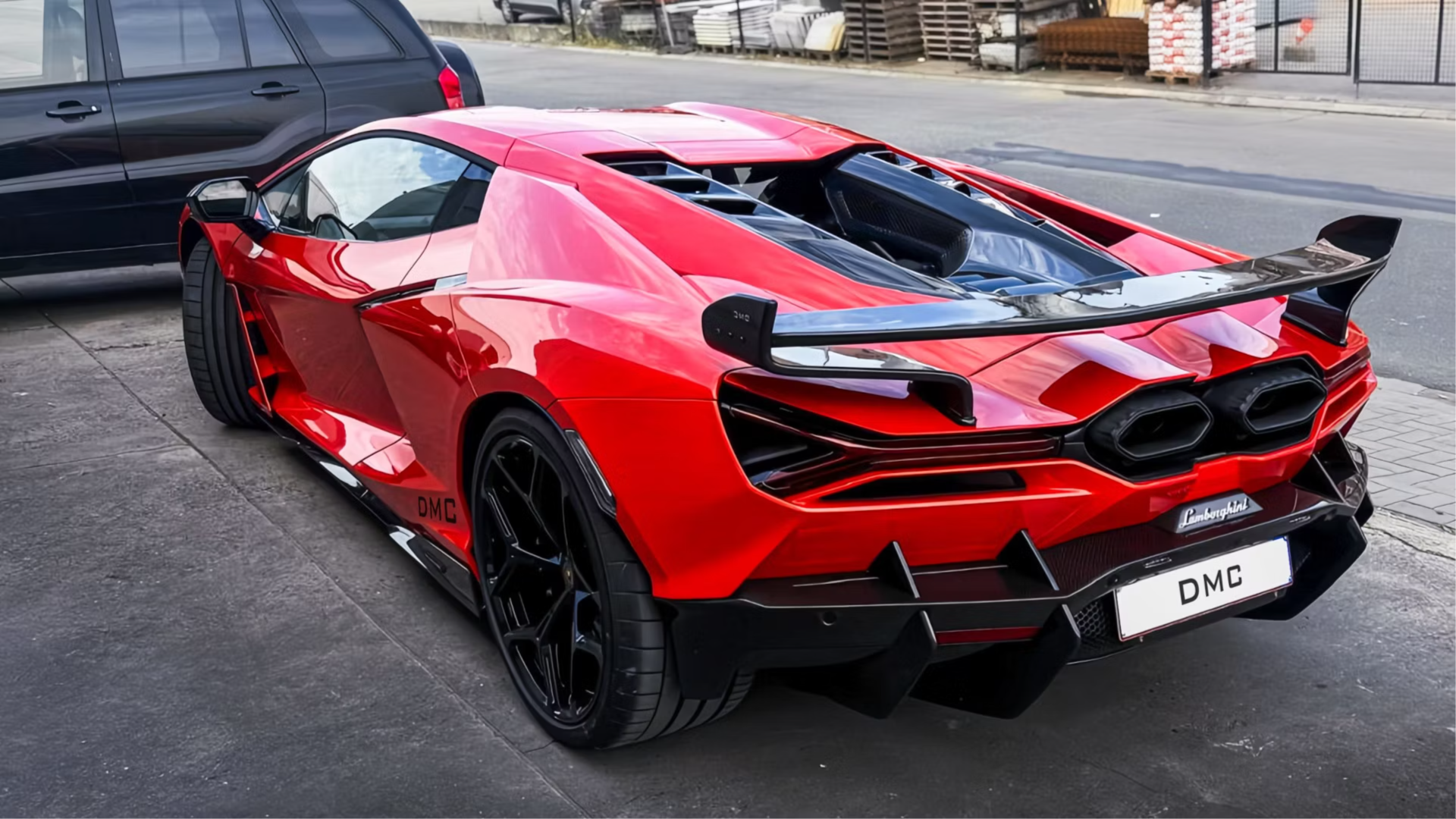 Первый тюнинг-кит для супергибрида Lamborghini Revuelto: карбон и выхлоп