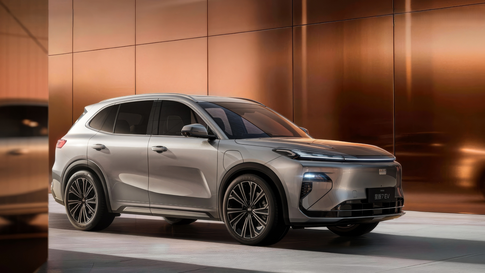 Продающийся в России Geely EX5 EM-i получил электрическую версию в КНР
