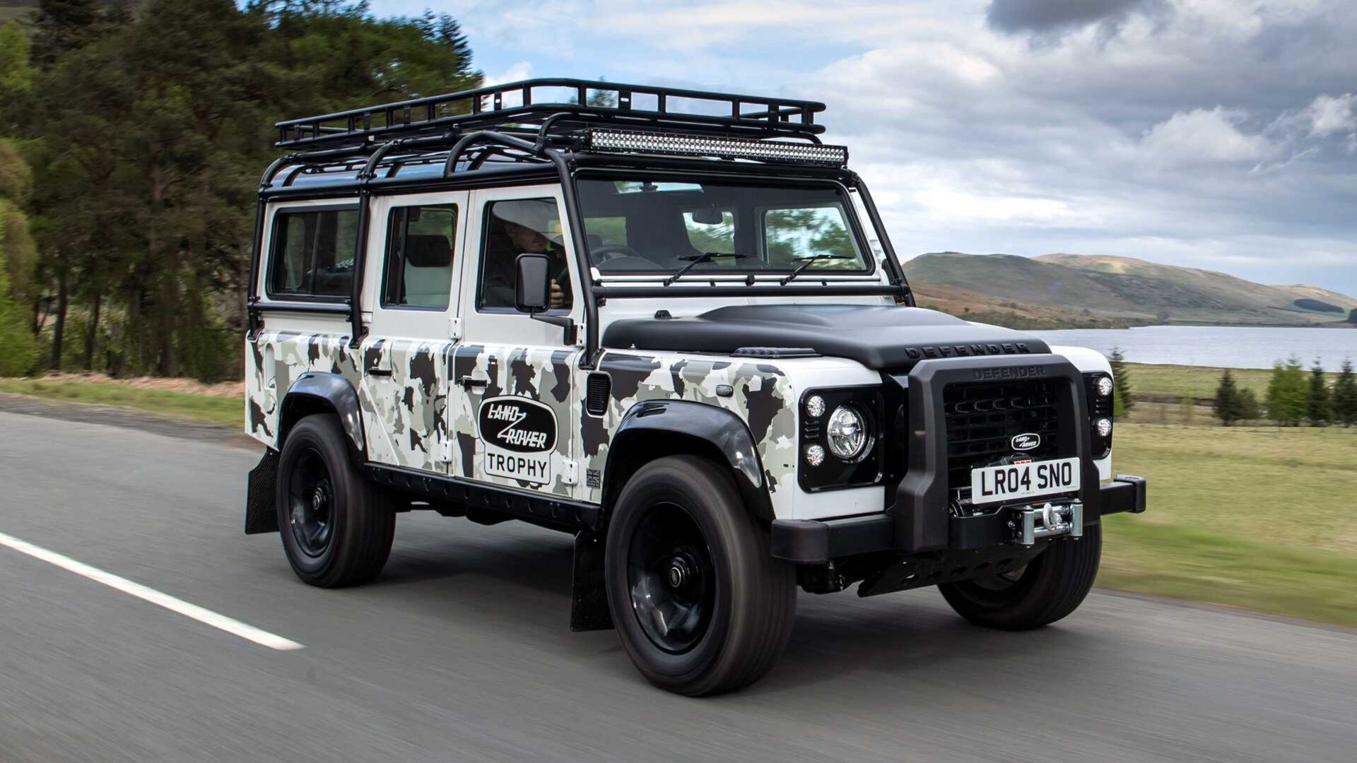 Land Rover выпустит 25 старых Дефендеров по 272 тысячи долларов