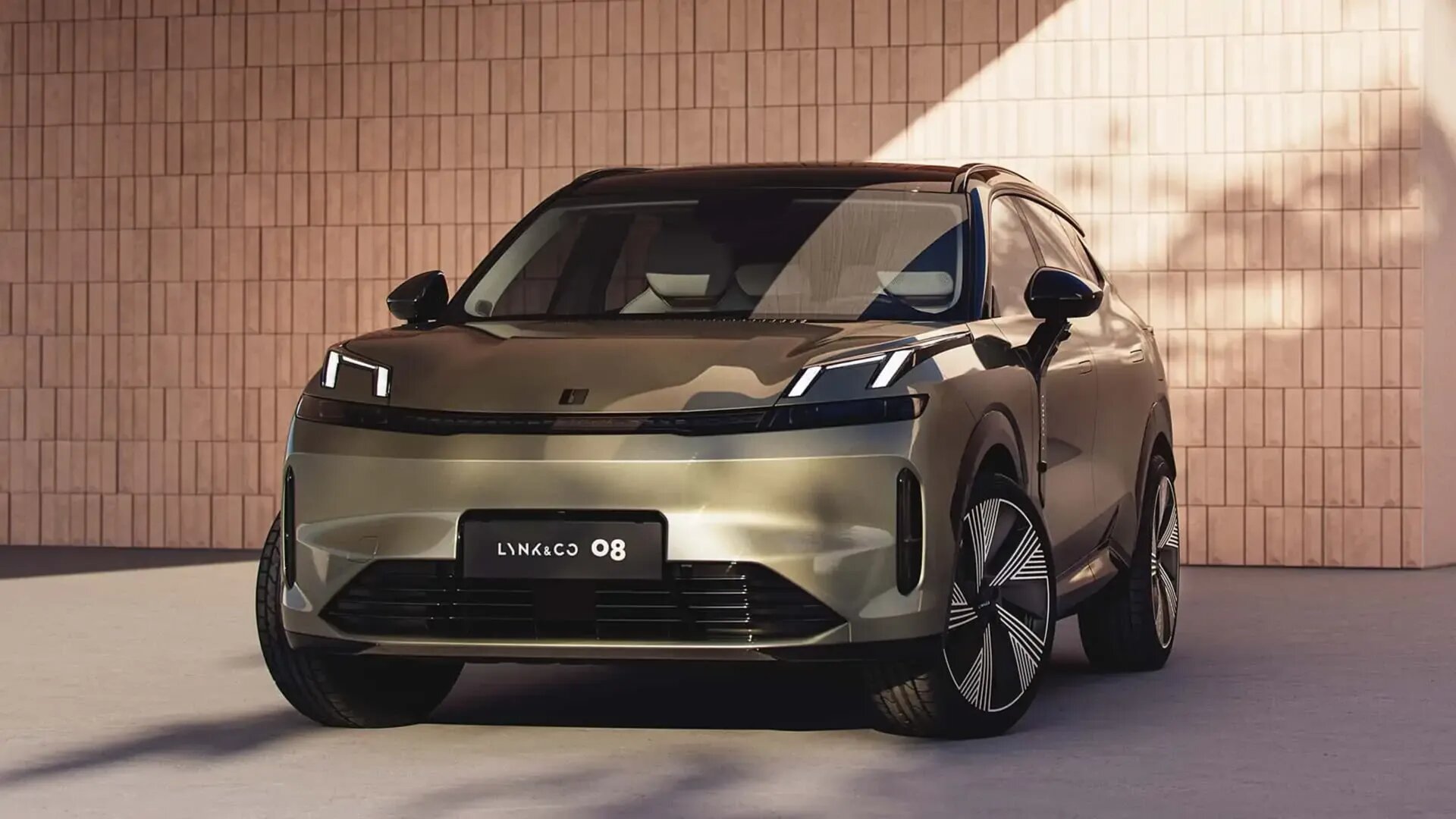 В России представили две модели бренда Lynk & Co и назвали цены