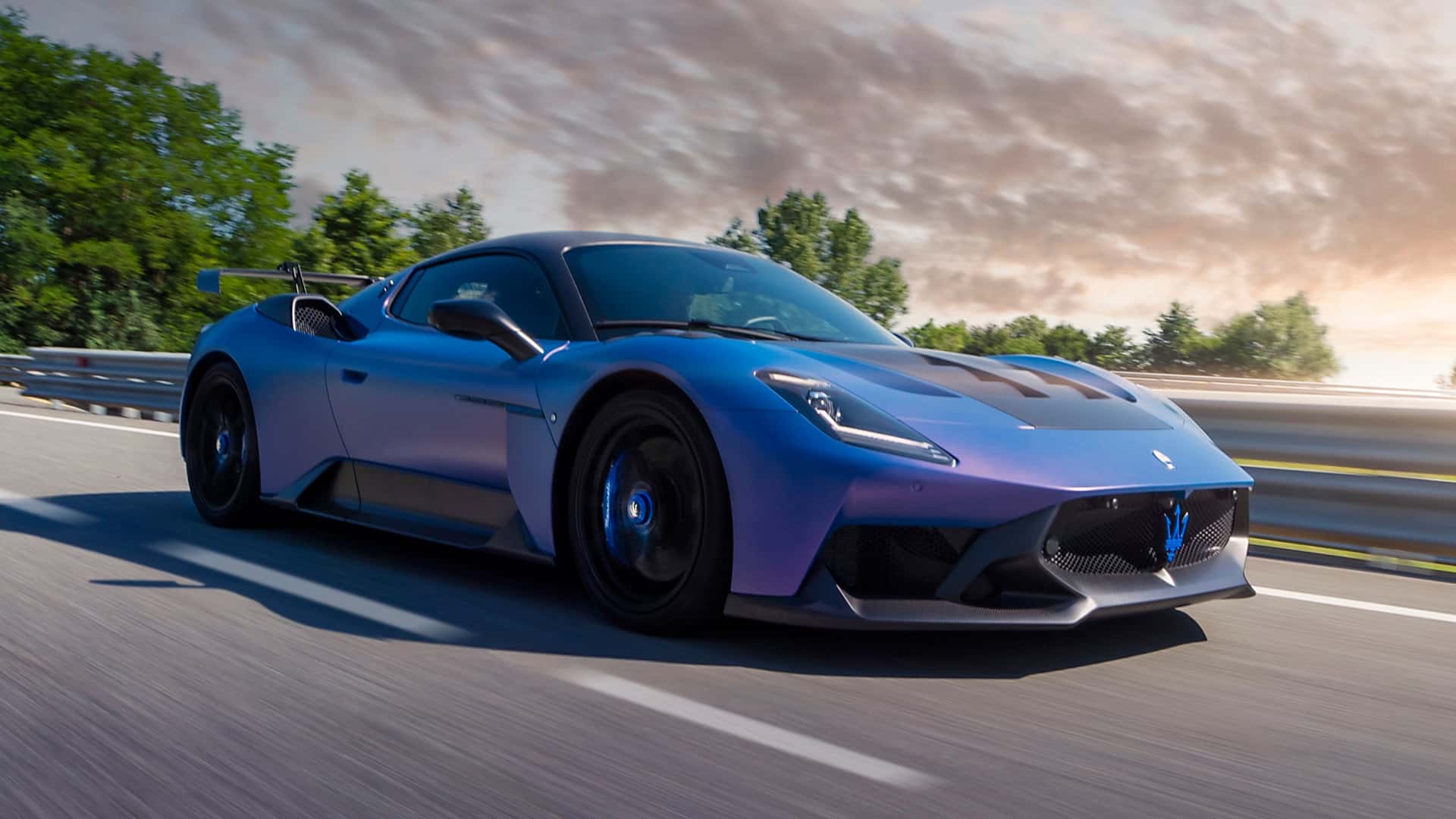 Maserati представила самый экстремальный гражданский суперкар — 640-сильный GT2 Stradale
