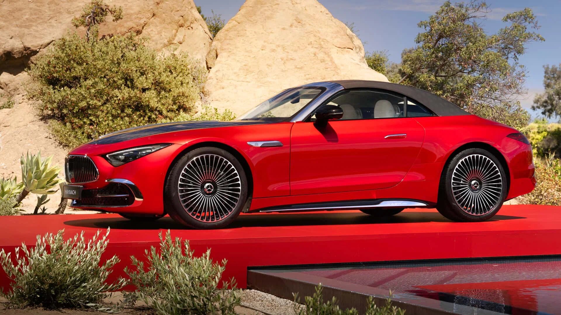 В России в продаже появился роскошный родстер Mercedes-Maybach SL