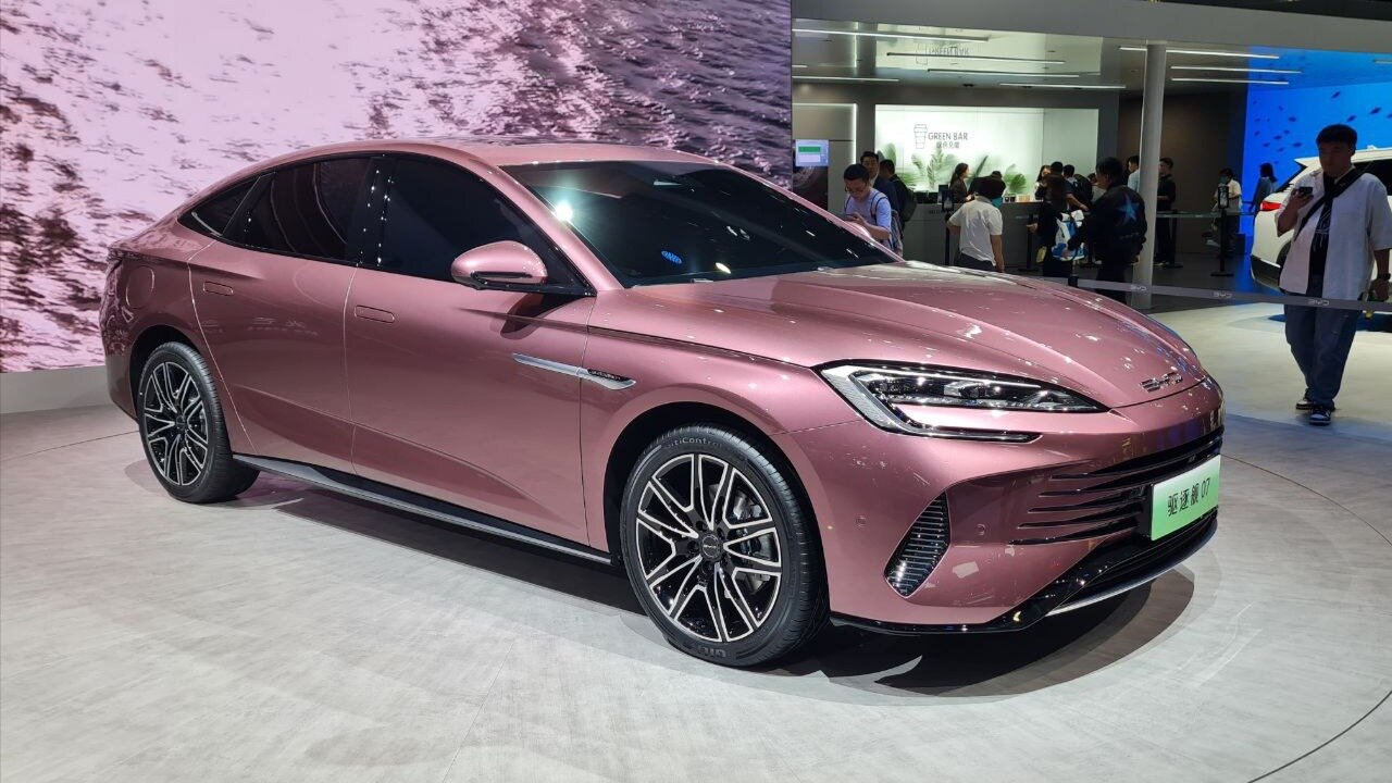 Концерн BYD показал гибридную альтернативу Toyota Camry с батареей на 200 километров