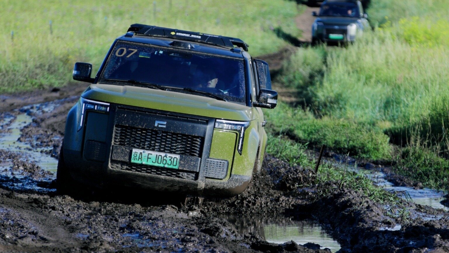 Внедорожник Polestones 01, который возят в Россию, стал на 7000 долларов доступнее в Китае
