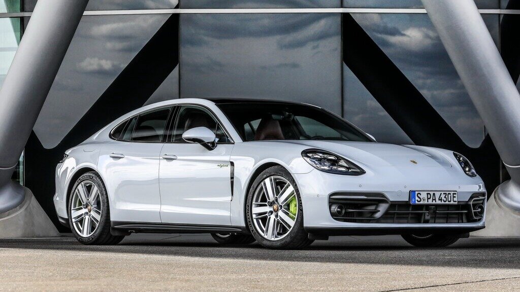 Китайский фитнес-центр подарит Porsche Panamera тому, кто быстро похудеет на 50 килограммов