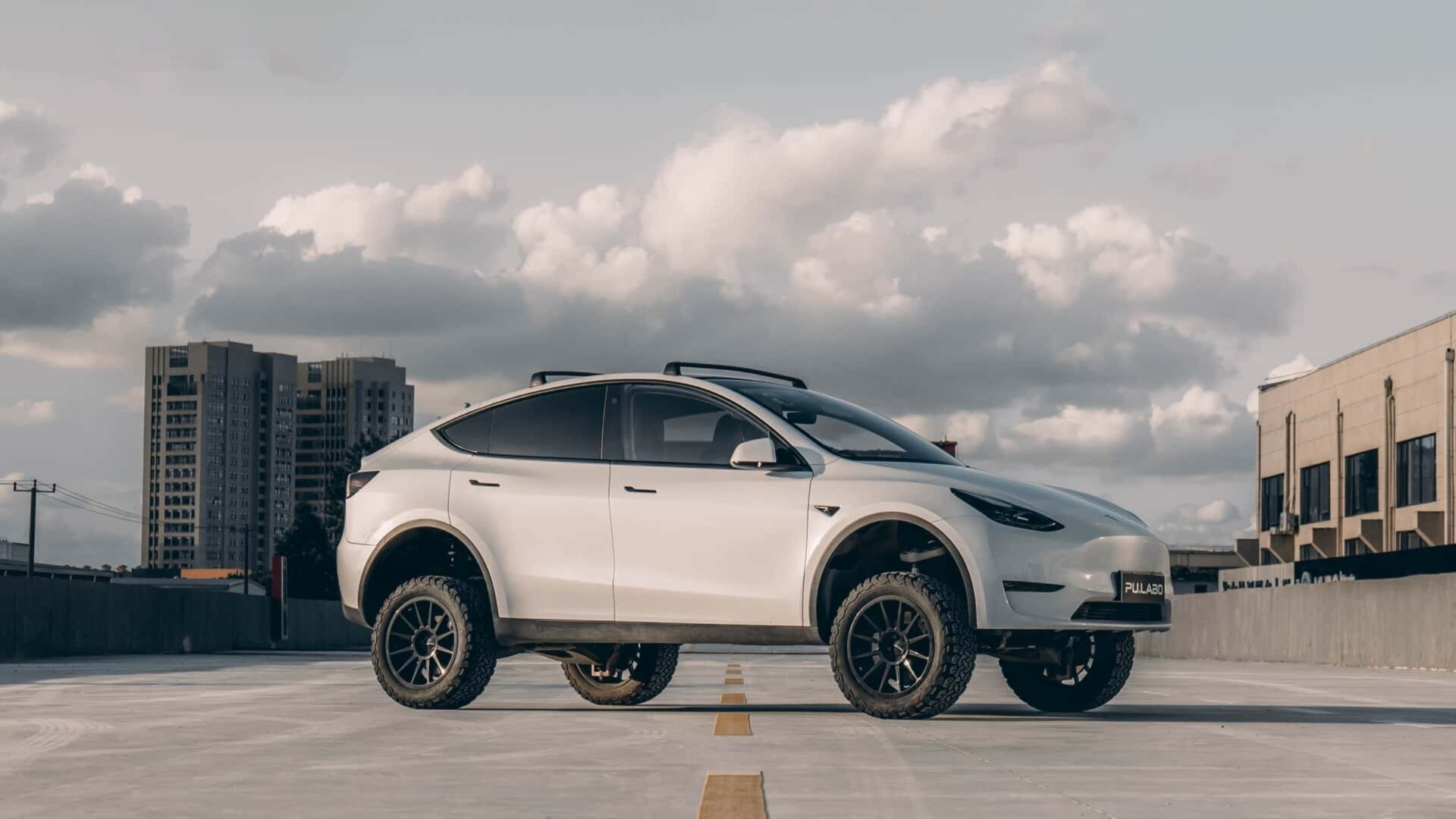 Китайцы разработали для Tesla Model 3 и Model Y лифт подвески на 127 миллиметров