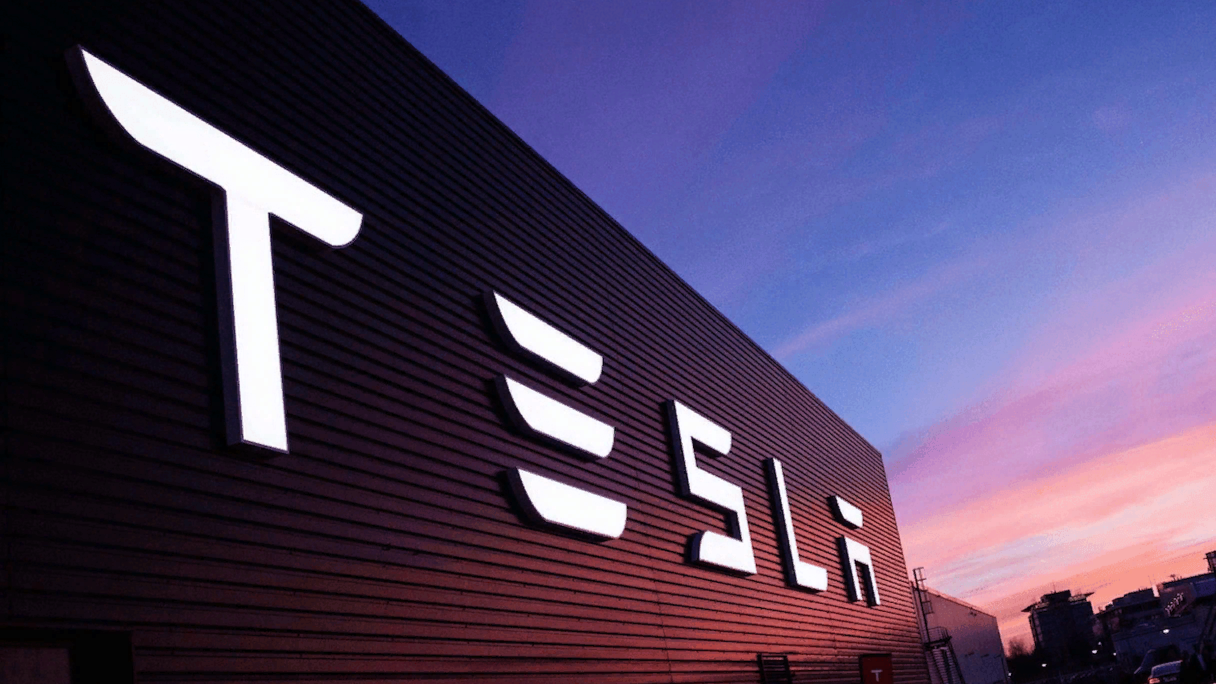 Tesla названа самым дорогим автомобильным брендом в мире
