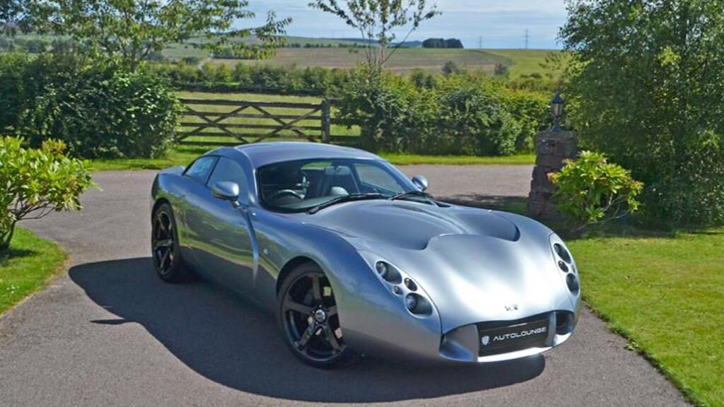 На продажу выставлен единственный в мире суперкар TVR T440R, созданный для гонок на выносливость