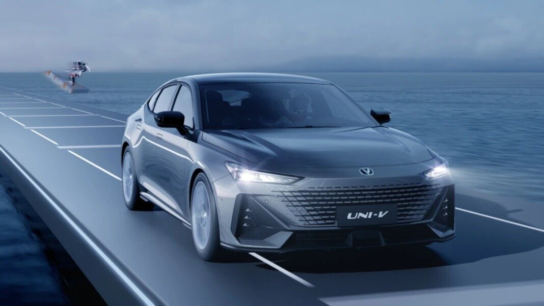 Российский дилер Changan выложил, а потом удалил цену нового лифтбека Uni-V. Но пользователи успели сделать скриншот