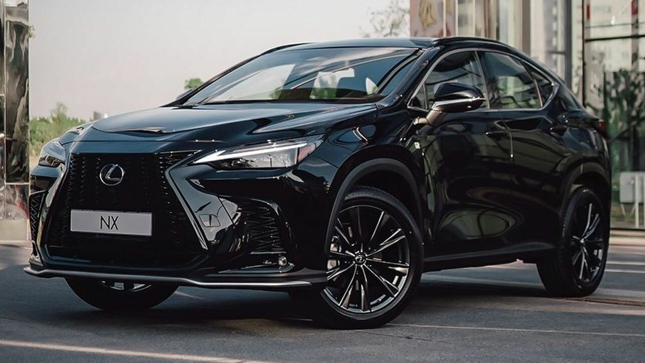 Новый Lexus NX для России: три мотора, огромный дисплей и 64 оттенка подсветки