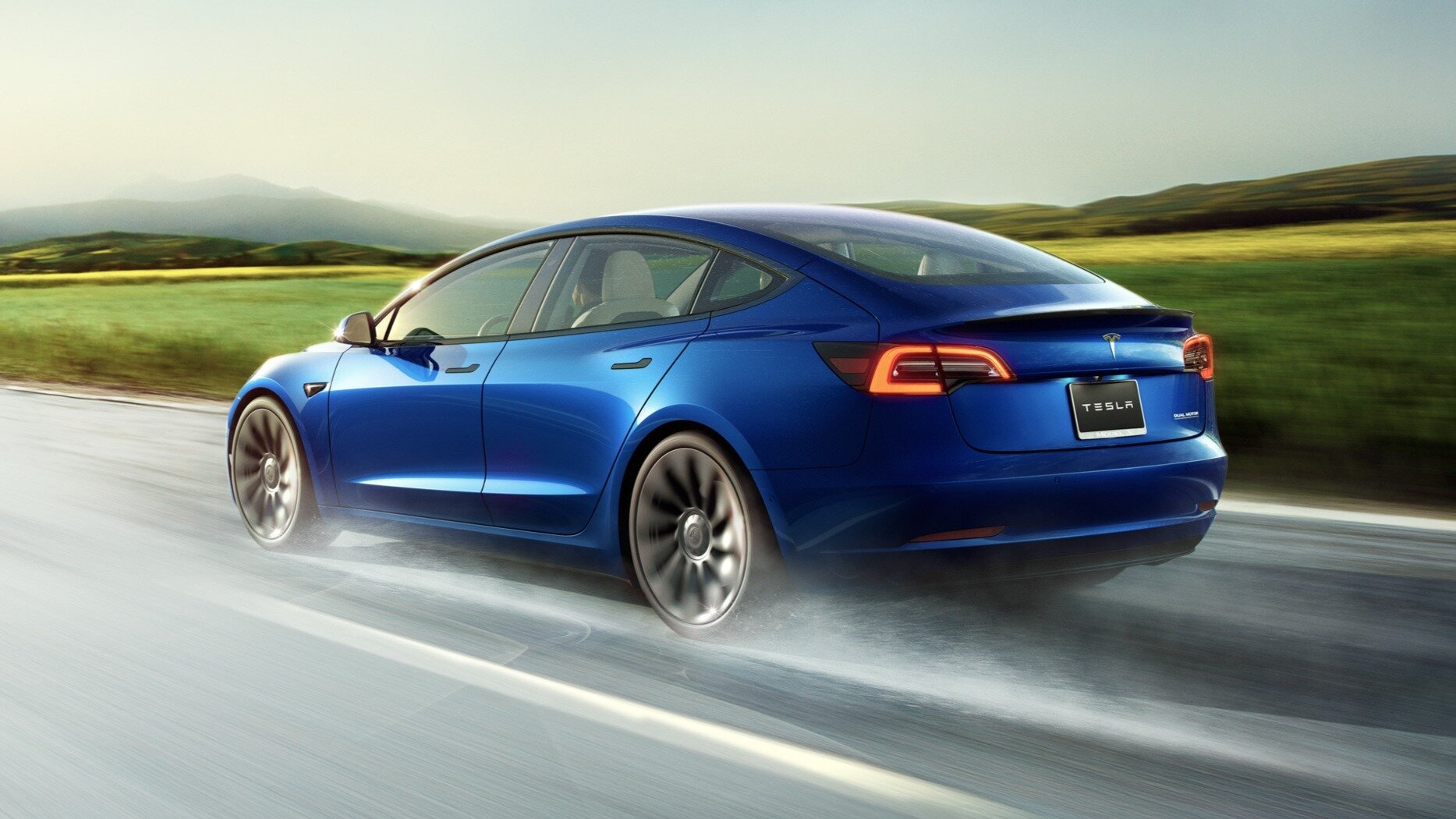 Tesla отозвала свыше 300 тысяч автомобилей из-за дефекта фонарей