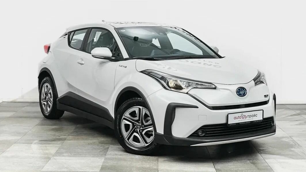 На Авто.ру появился в продаже электрический кроссовер Toyota Izoa из Китая