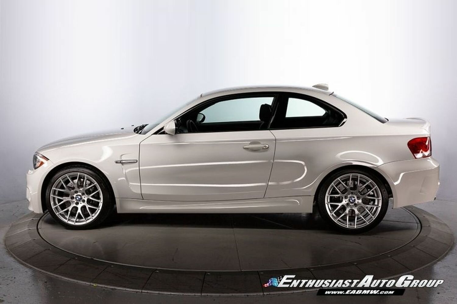 На продажу выставили редкий BMW 1M 2011 года с пробегом 246 километров