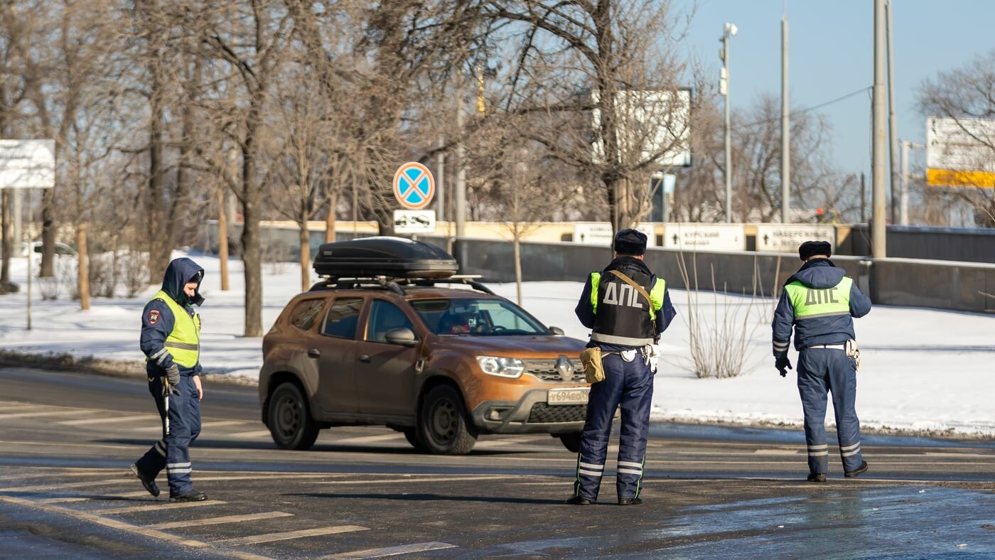 Глава ГИБДД подтвердил, что россиян не будут штрафовать за шины-«липучки»