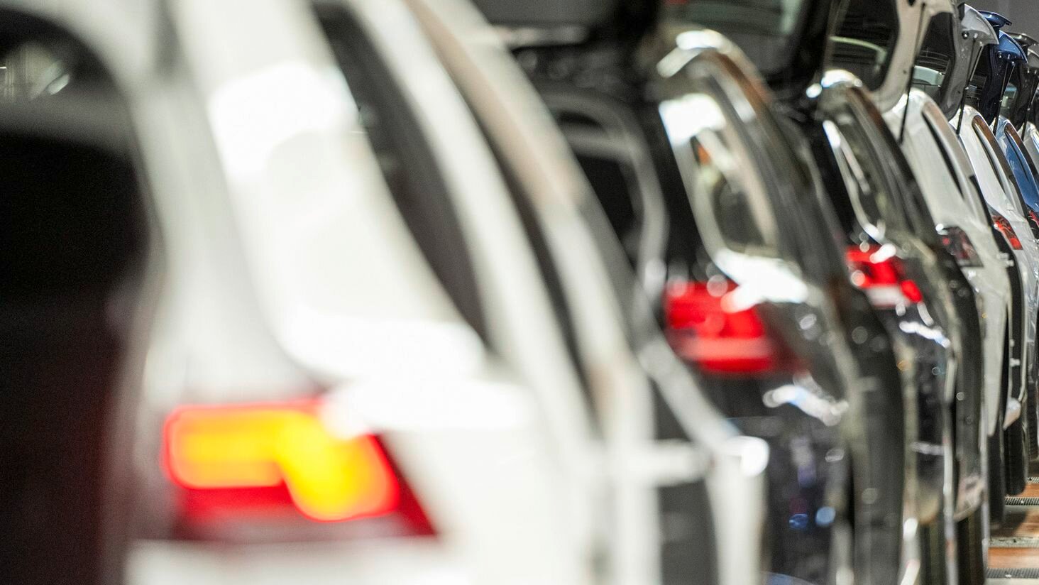 На девяти заводах Volkswagen началась забастовка