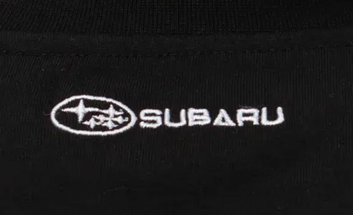 Subaru начала продавать одежду с фирменными логотипами, сделанную в России