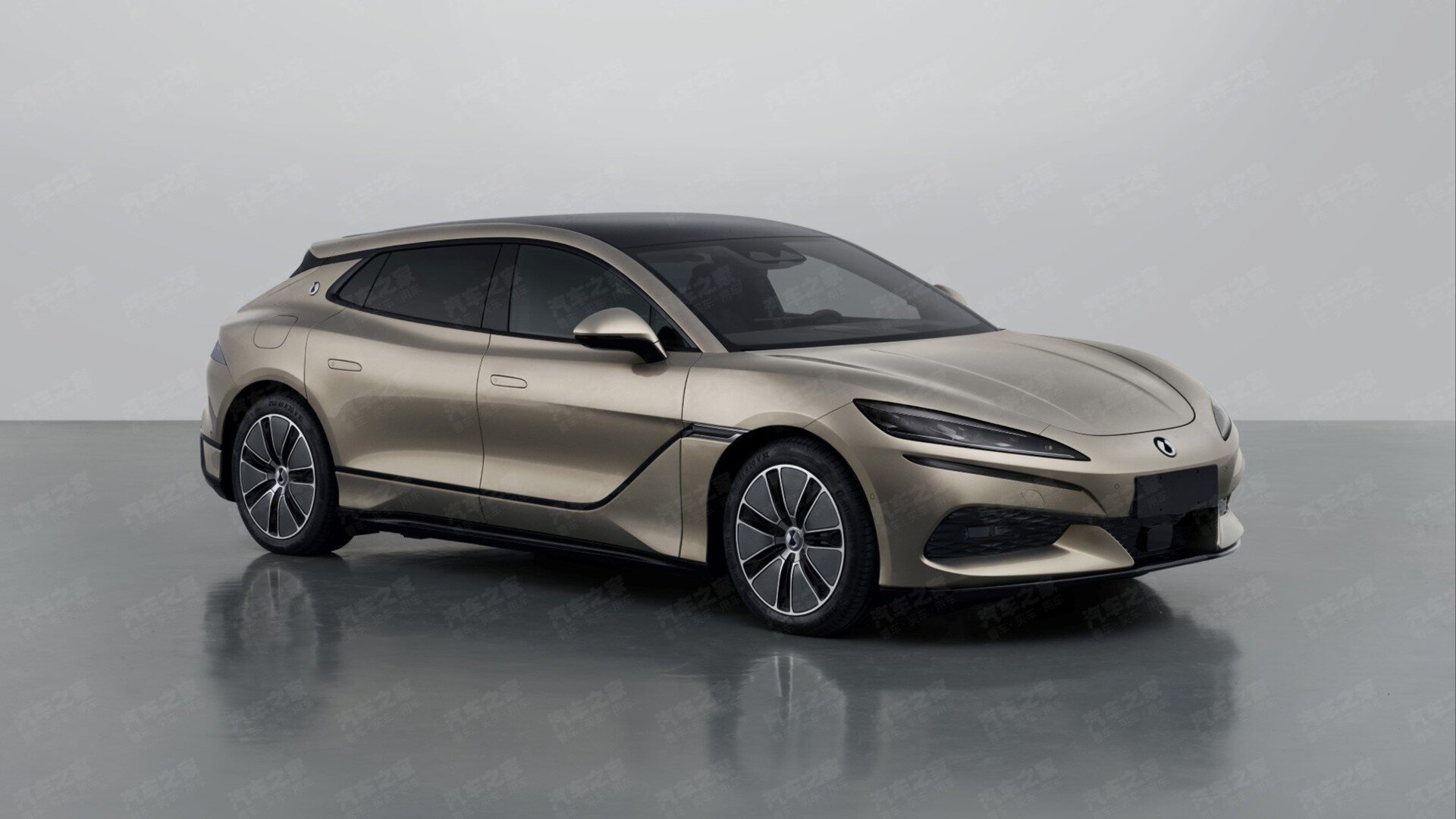 965-сильный конкурент Porsche Panamera от BYD: первые фото без камуфляжа