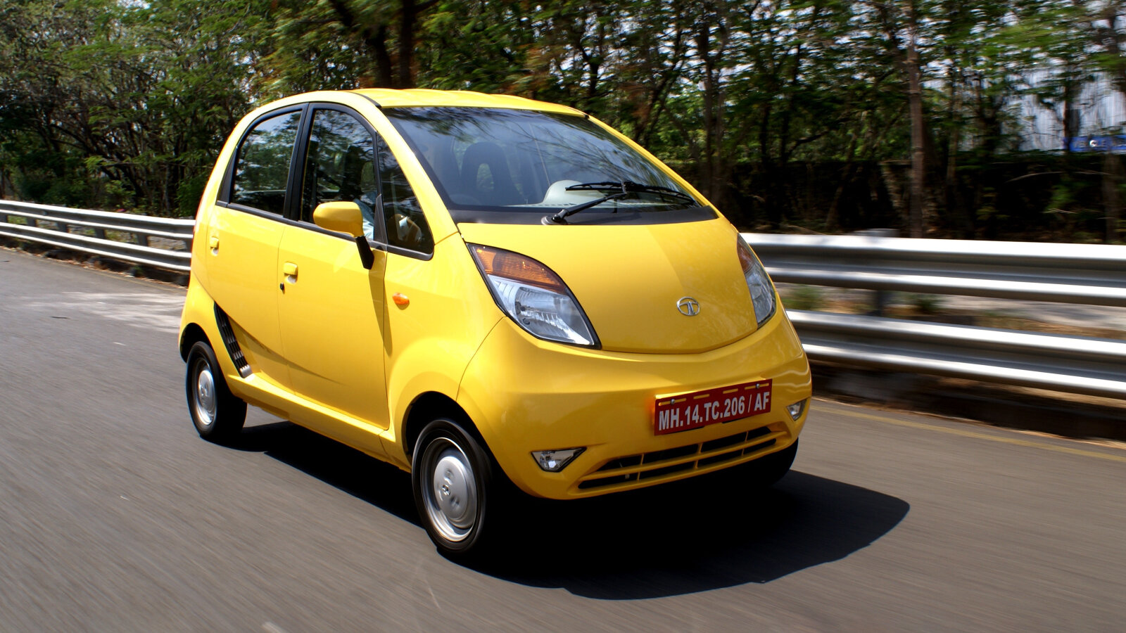 Самый дешёвый автомобиль в мире: почему он провалился. История Tata Nano
