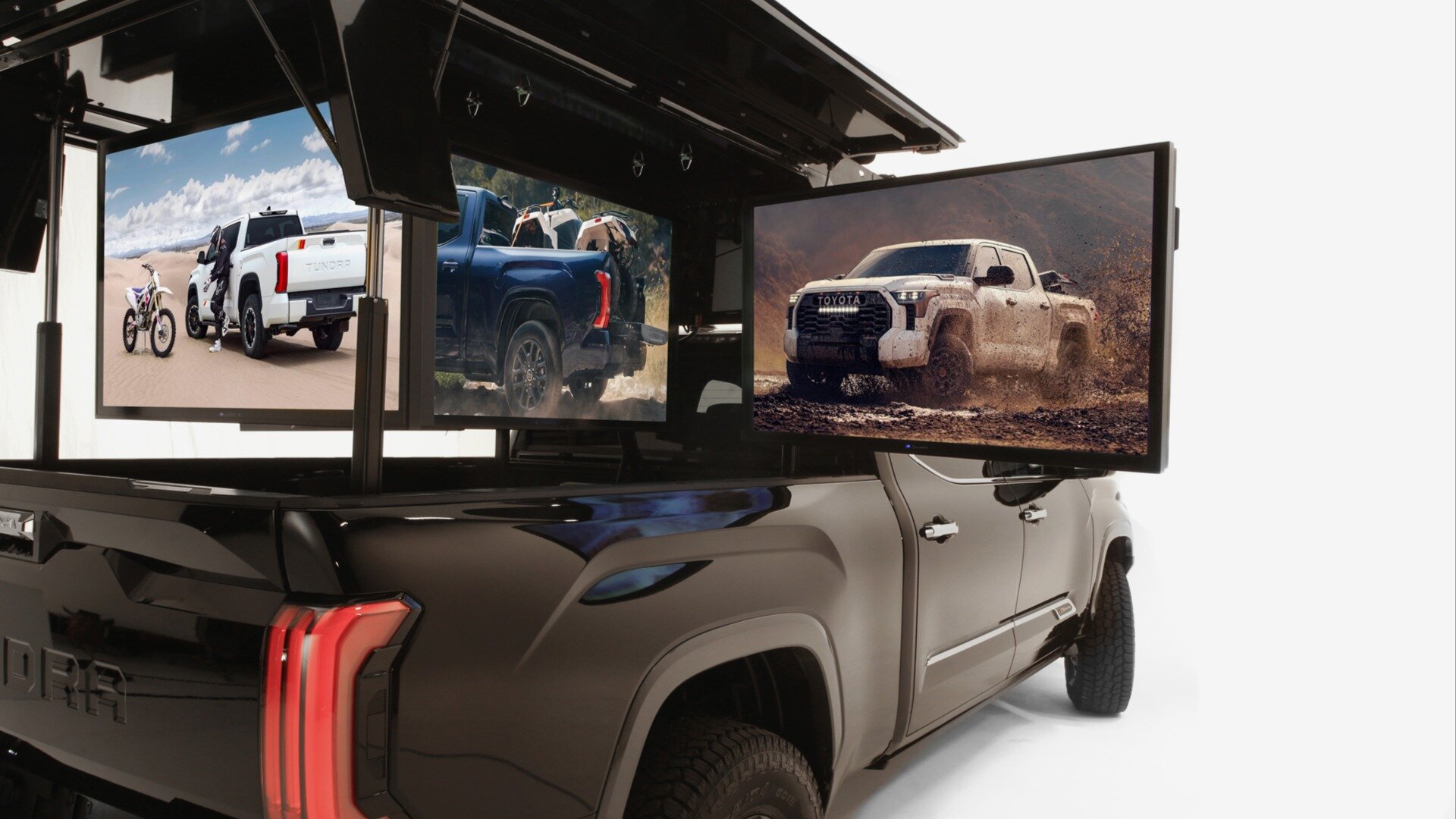 Toyota Tundra превратили в кинотеатр на колёсах с пятью экранами