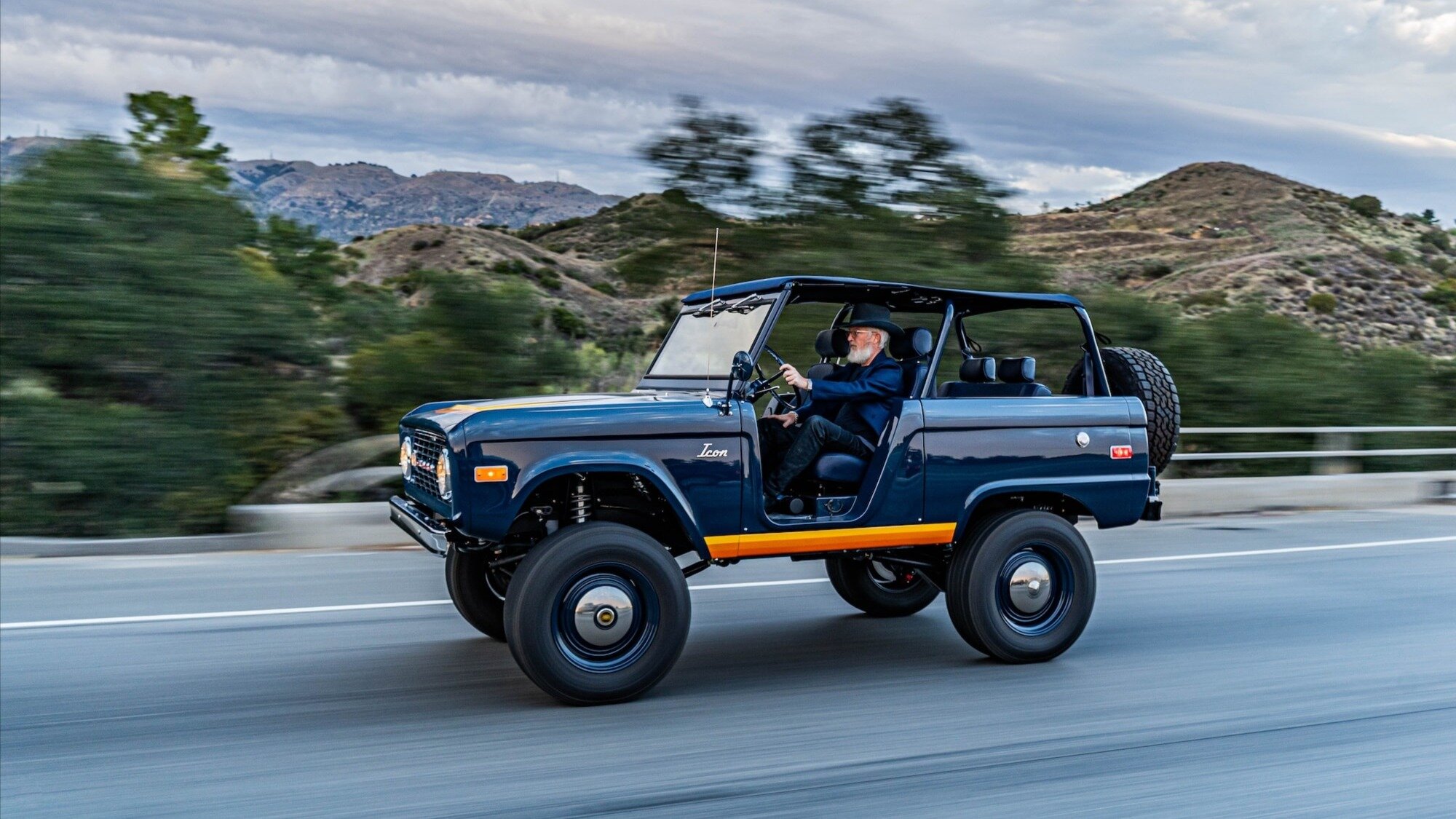 Классический Ford Bronco превратился в рестомод без дверей, но с V8