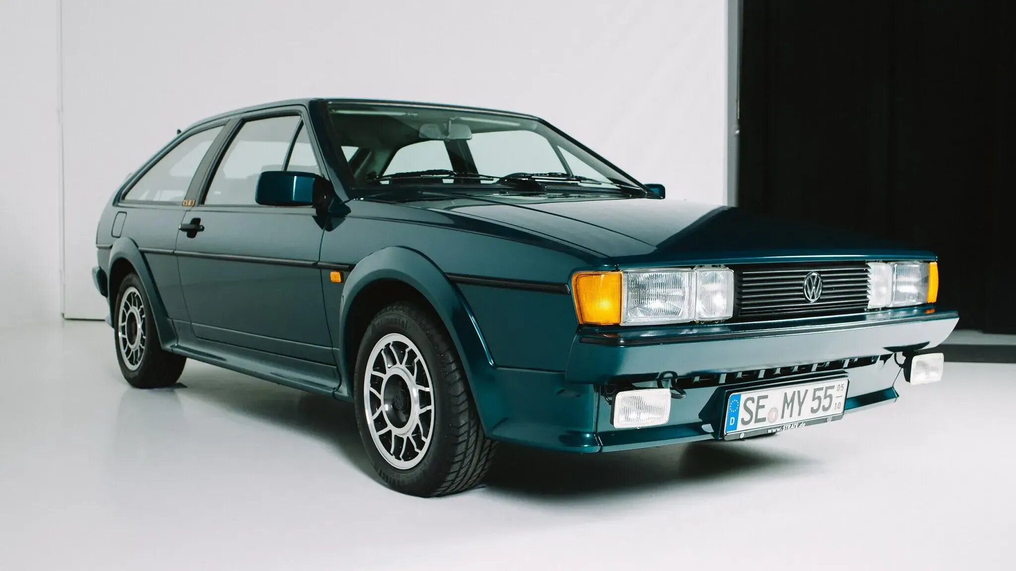 В продаже появился почти новый VW Scirocco: ему 34 года