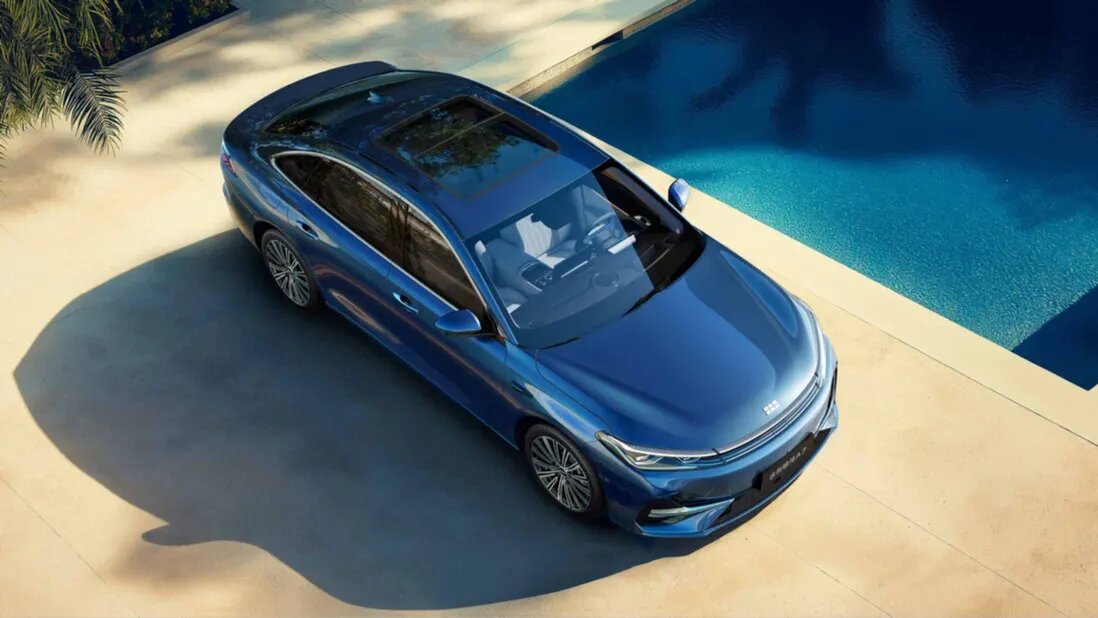 Раскрыты цены на 4,9-метровый гибридный седан Geely Galaxy A7 в Китае