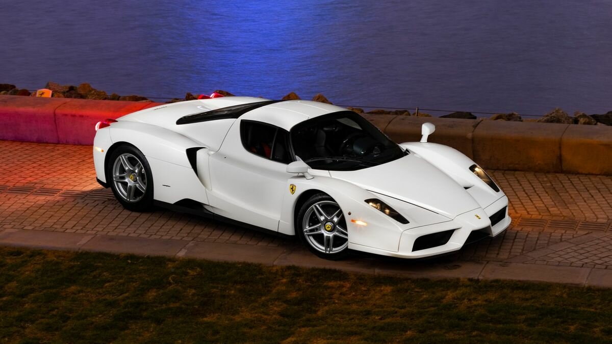 Единственный Ferrari Enzo, выпущенный в белом цвете, уйдёт с молотка