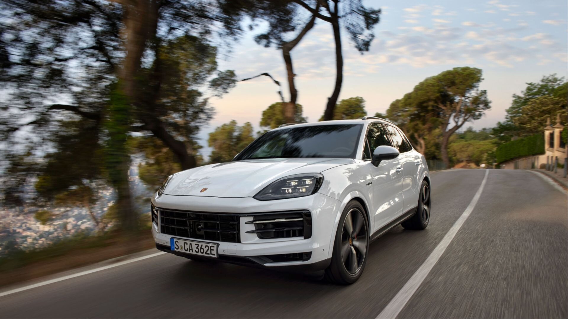 У Porsche Cayenne появилась третья гибридная версия, в которой 519 сил