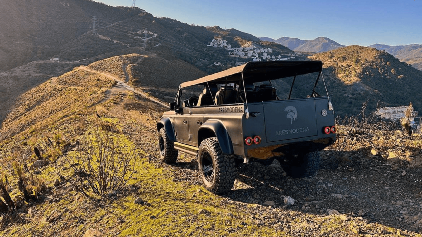 Классический Land Rover Defender превратили в особо внедорожный кабриолет
