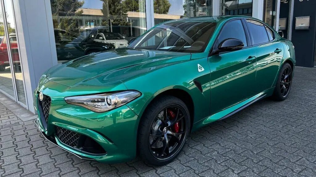 Названы российские цены на новые Alfa Romeo — седан Giulia и кроссовер Stelvio