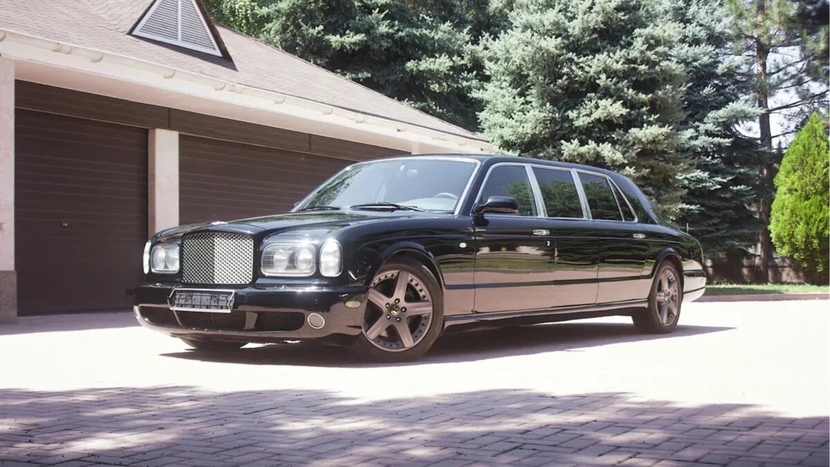 На Авто.ру выставили на продажу таинственный лимузин Bentley Arnage 2003 года