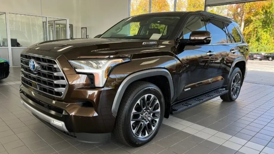 Полноразмерные внедорожники Toyota Sequoia начали продавать в России