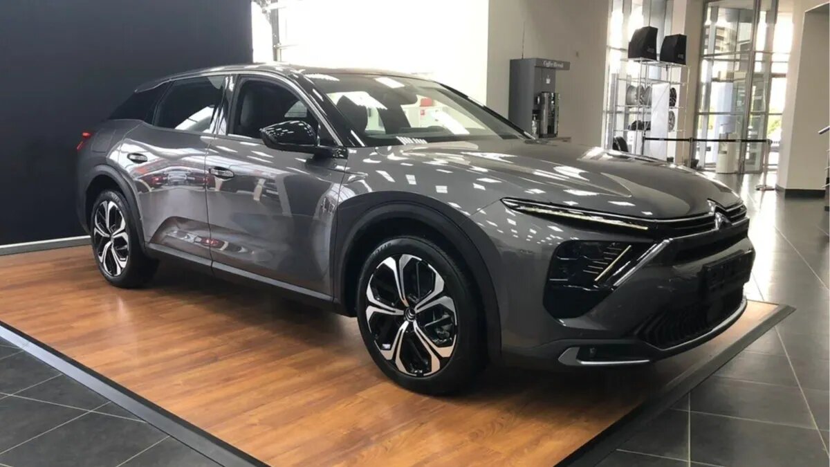 В России начались массовые продажи больших кросс-хэтчей Citroen C5 X
