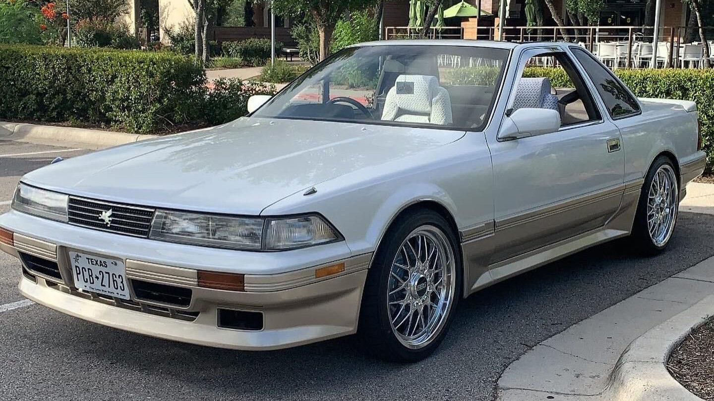 На продажу выставили редкую Toyota Soarer со складной крышей: таких в мире всего 500