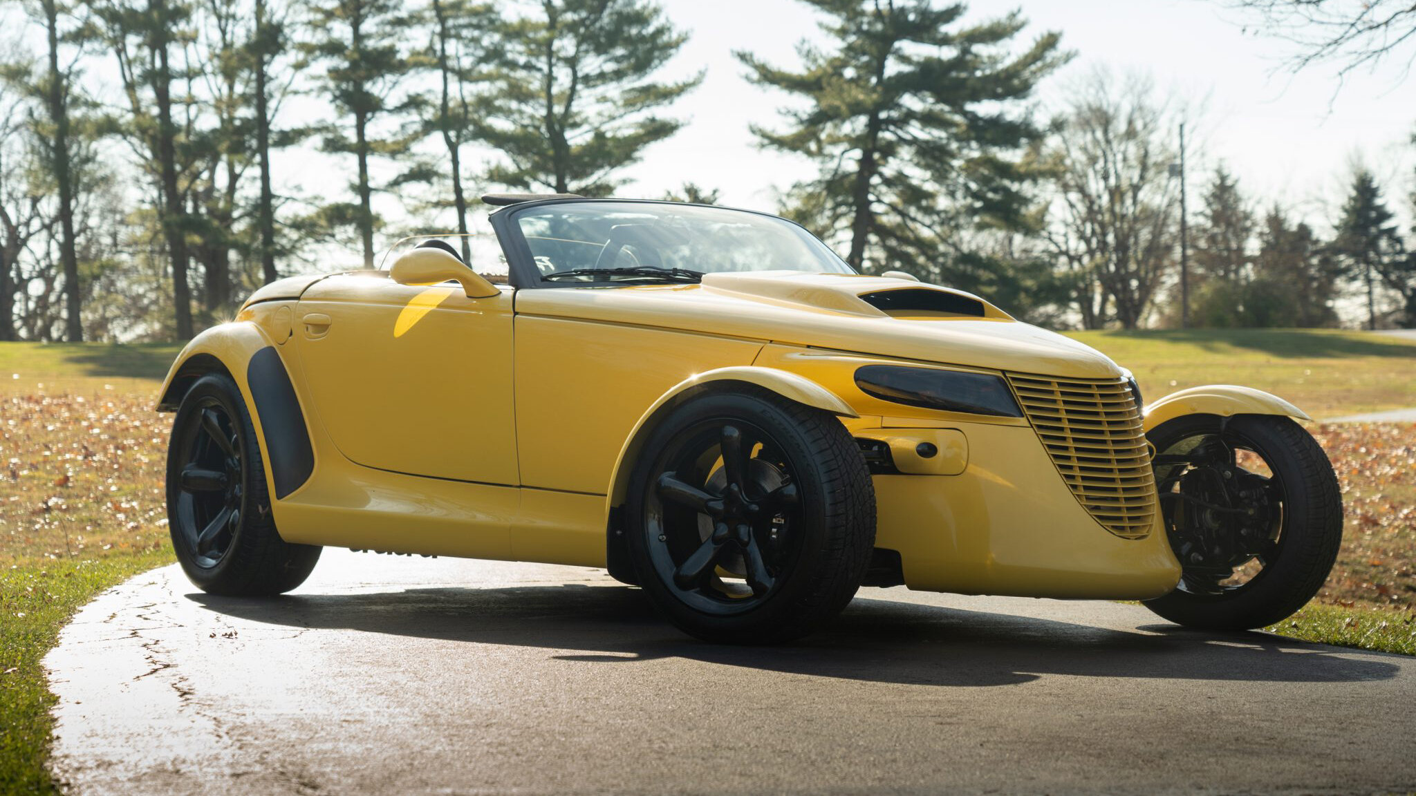 Экзотический хот-род Plymouth Prowler с мотором 6.1 V8 Hemi продали всего за 3 миллиона рублей