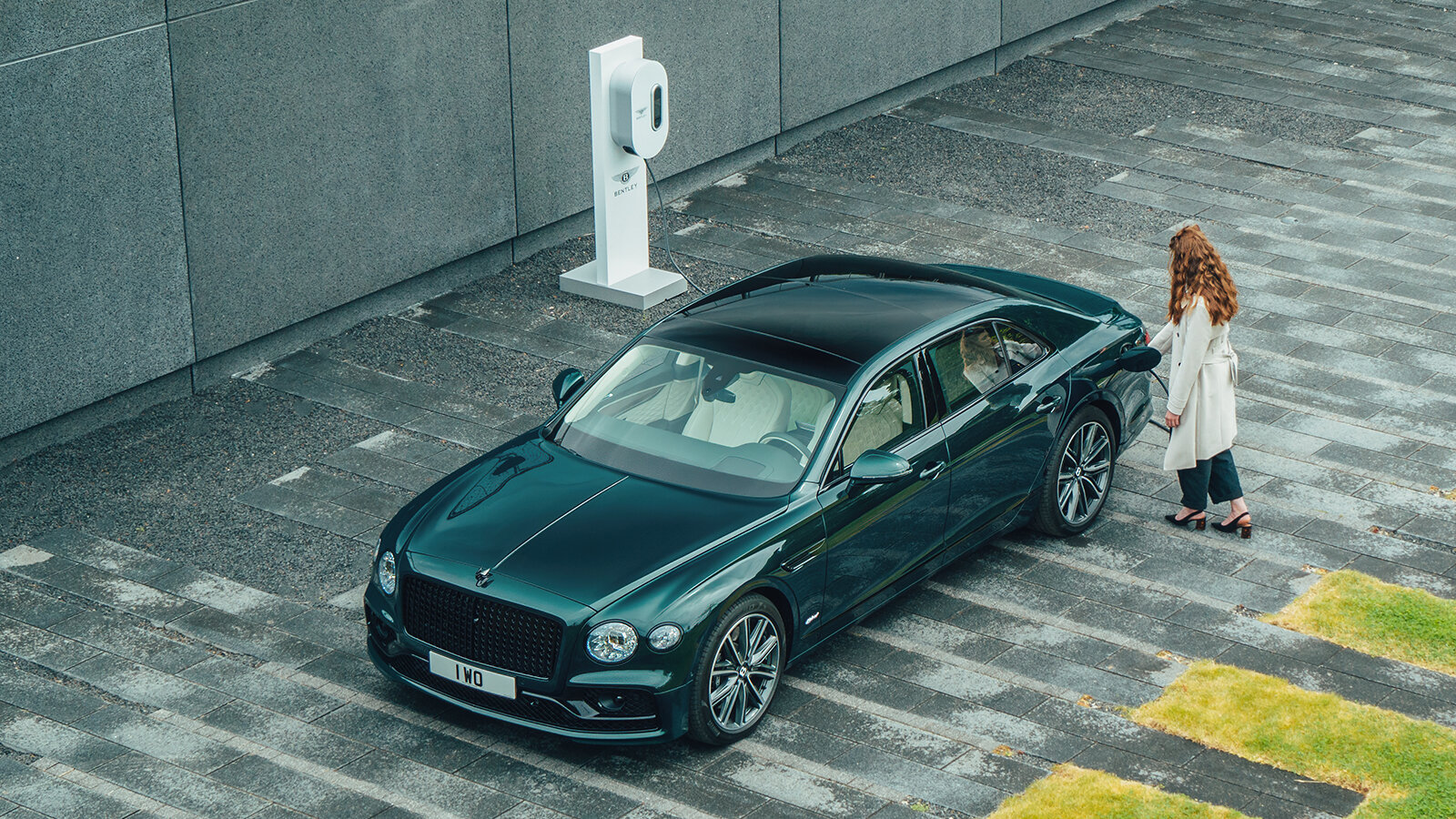 В Bentley отложили выпуск первого электрокара и пересмотрели планы по отказу от ДВС