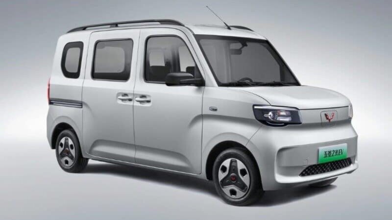 В Китае начались предпродажи электрического микровэна Wuling Zhiguang. Он дешевле Гранты