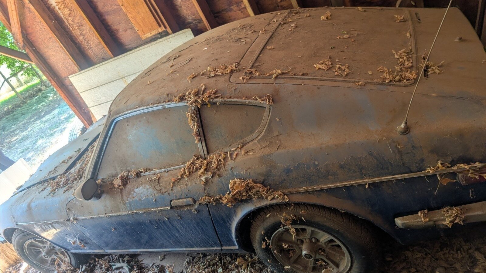 Один из первых Datsun 240Z со скромным пробегом нашли в сарае и выставили на продажу