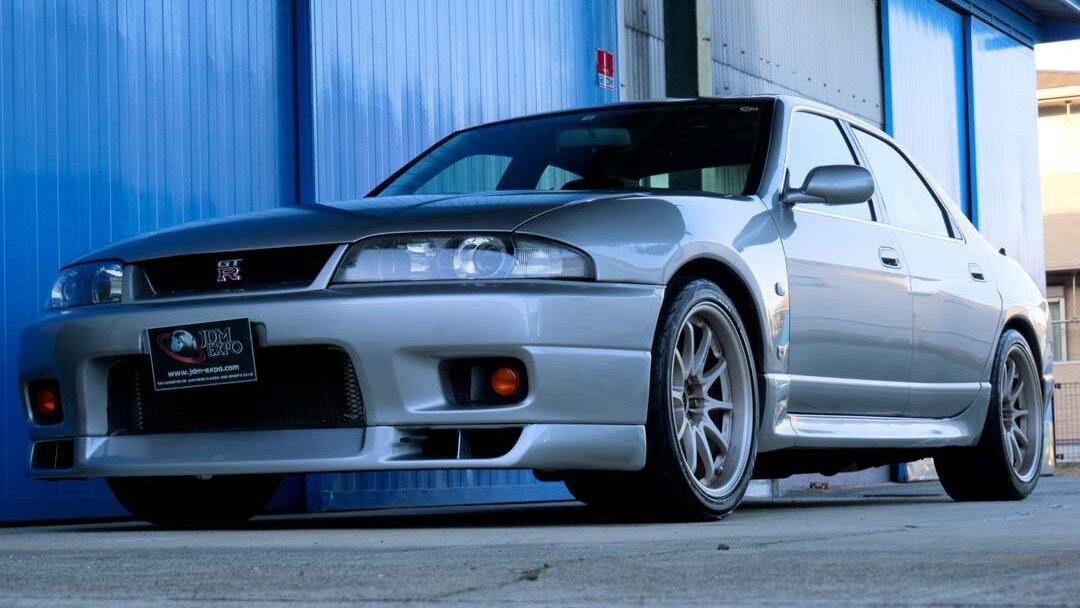 В продаже появился редчайший седан Nissan Skyline GT-R R33