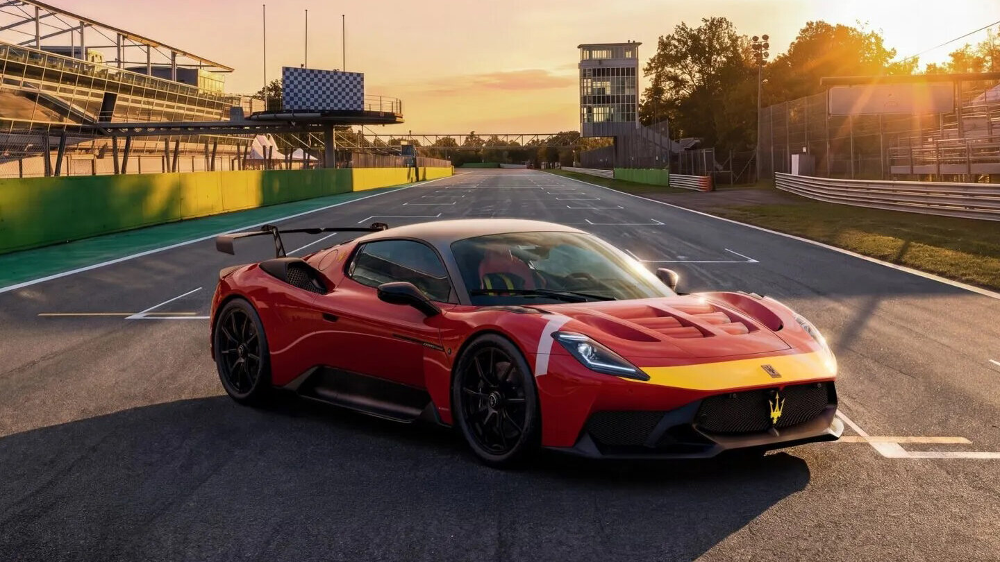 Maserati отметила 100-летие своего логотипа спецверсией суперкара GT2 Stradale