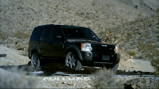 Сначала танк, потом пушка: как разнести Land Rover в щепки