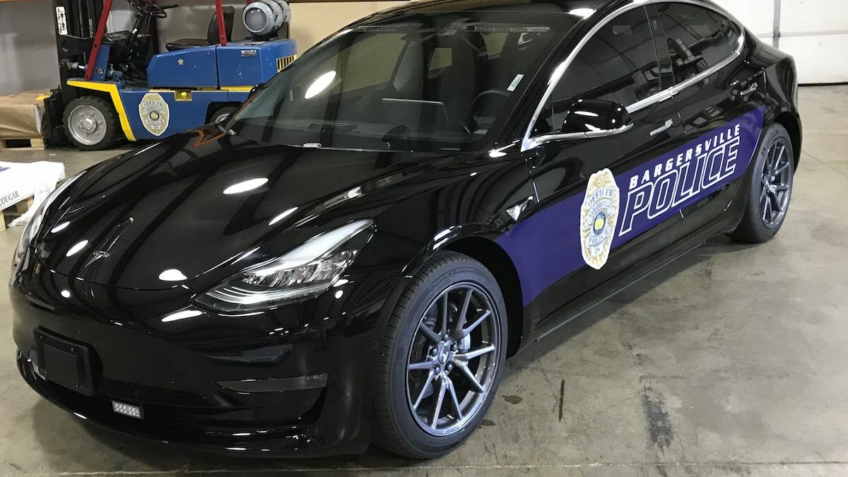 Американские полицейские пересели с Dodge Charger на Теслу