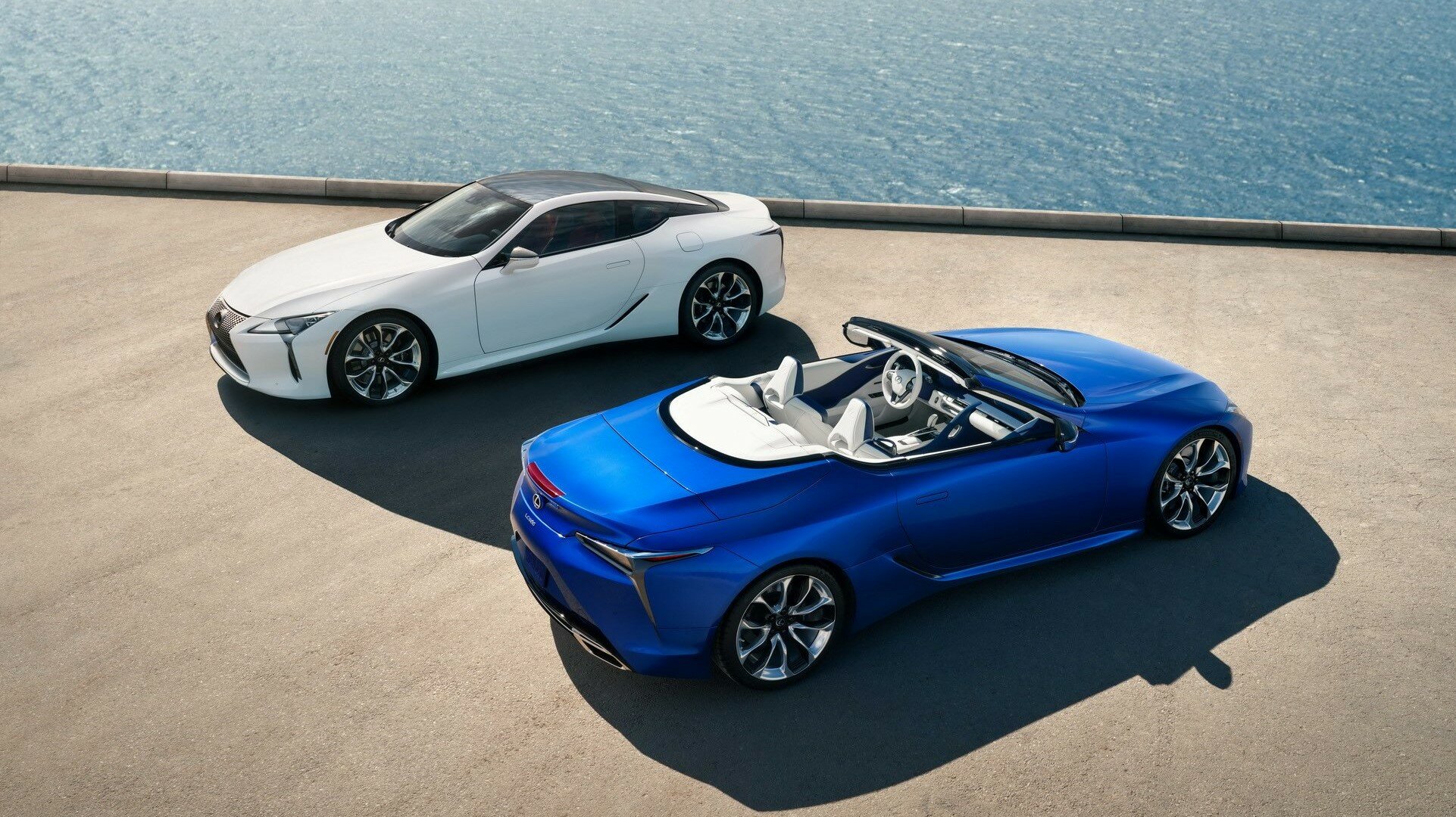 Компания Lexus представила большой роскошный кабриолет